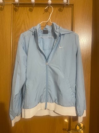 Chaqueta Nike azul y blanca