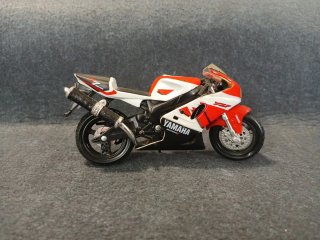 Moto Yamaha 1/18