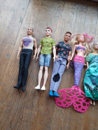 Set di 8 bambole Barbie, Ken e altri