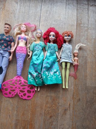 Set di 8 bambole Barbie, Ken e altri