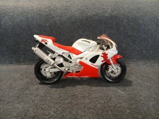 Moto Yamaha R1 1/18