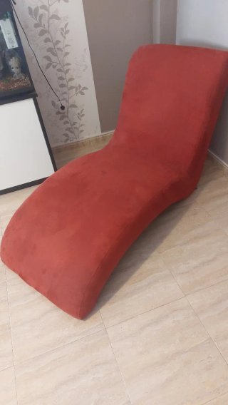 Sillón de diseño moderno rojo