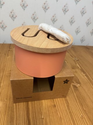 Tambor Infantil de Madera Naranja, de Kids Concept