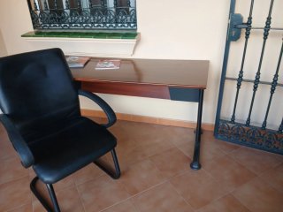 Mesa de despacho y sillón