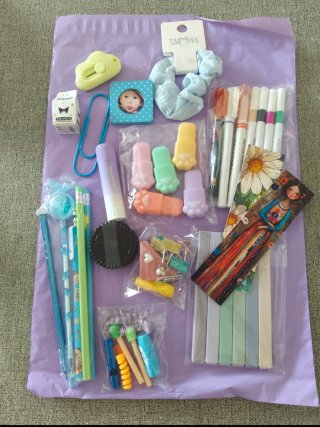 Lote de papelería y accesorios variados