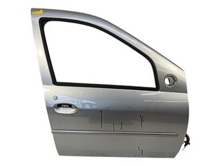 Puerta delantera derecha Dacia Logan 1 1,6 Ltr. -