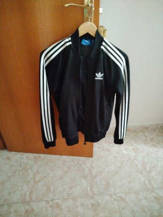 Chaqueta de chándal Adidas negra