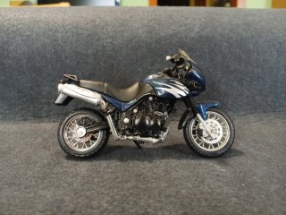 Moto a escala 1/18