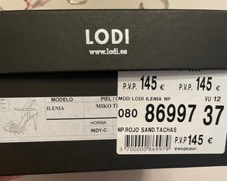 Sandalias Lodi Rojas con Tachuelas T37