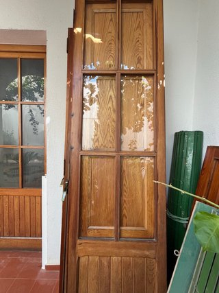 Puerta balconera de madera