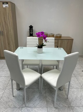 Mesa con 4 sillas blanca NUEVA oferta.
