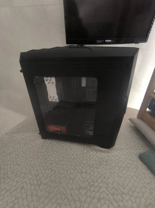 Torre PC Thermaltake Negra