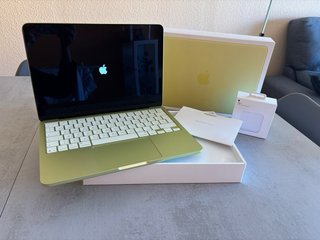 MacBook Air 13 Amarillo 8GB RAM 256GB