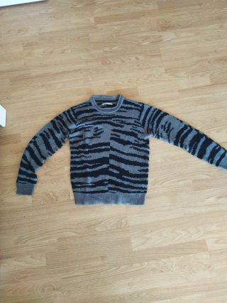 Jersey Gris con Rayas Negras