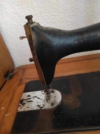 Máquina de coser Alfa antigua