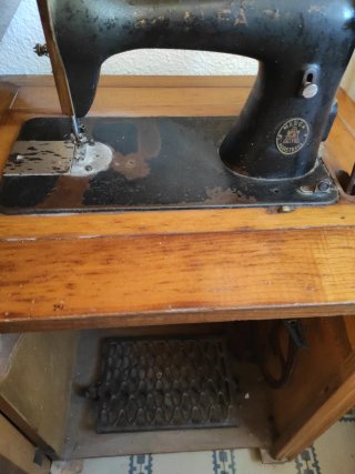 Máquina de coser Alfa antigua
