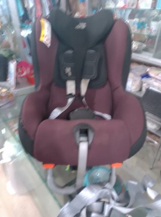 Silla de coche granate, buen estado. Venta en pers