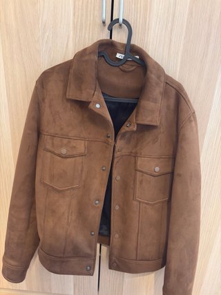 Chaqueta Zara efecto piel marrón