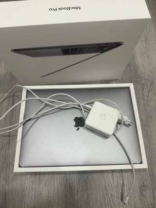 MacBook Pro 13 (2020) Space Gray