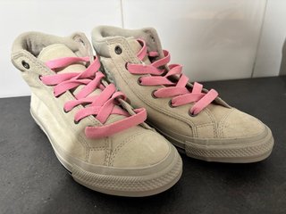 Zapatillas Converse Beige y Rosa