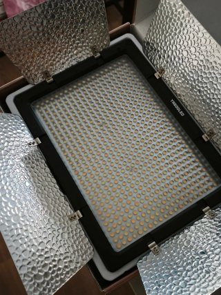 2 Focos LED Yongnuo YN600