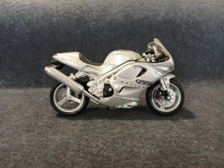 Moto a escala 1/18