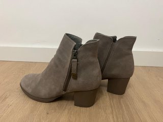 Botines piel tacón medio cremallera talla