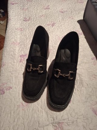 Mocasines Negros con Detalle Metálico