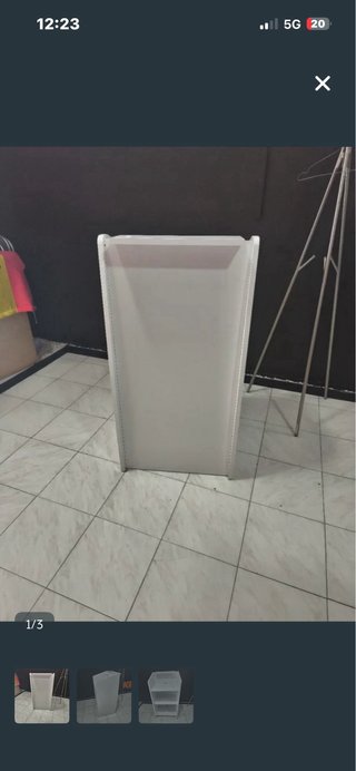 Mostrador Blanco con Estantes