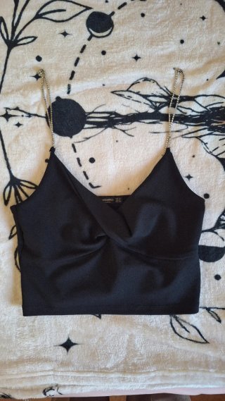 Top Negro Stradivarius Talla M con lentejuelas
