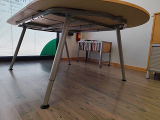 Mesa de reuniones IKEA GALANT con altura regulable