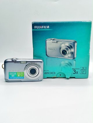 Cámara Fujifilm FinePix J200 Plata
