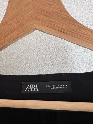 Pantalón chino negro Zara