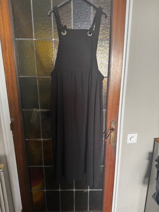 Vestido pichi negro midi