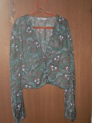 Blusa Stradivarius verde estampada