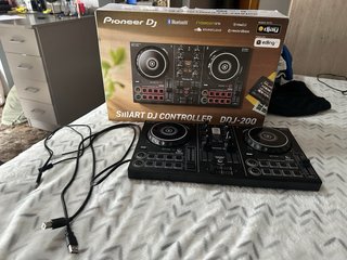 Mesa de mezclas Pioneer DJ DDJ-200