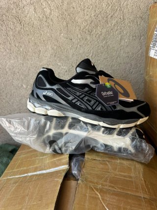 Asics Gel-Kayano 14 negras y grises