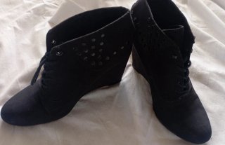 Botines Negros con Cuña