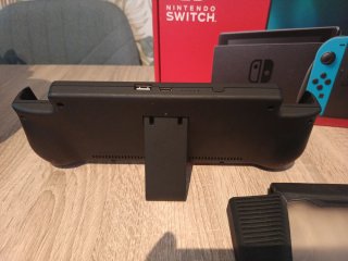 Nintendo Switch con caja y accesorios