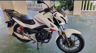 Honda CB125F Blanca