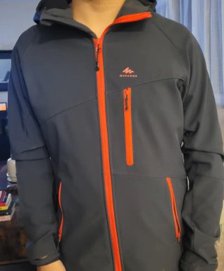 Chaqueta Quechua gris y roja