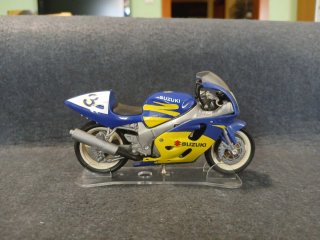 Moto Suzuki 1/18