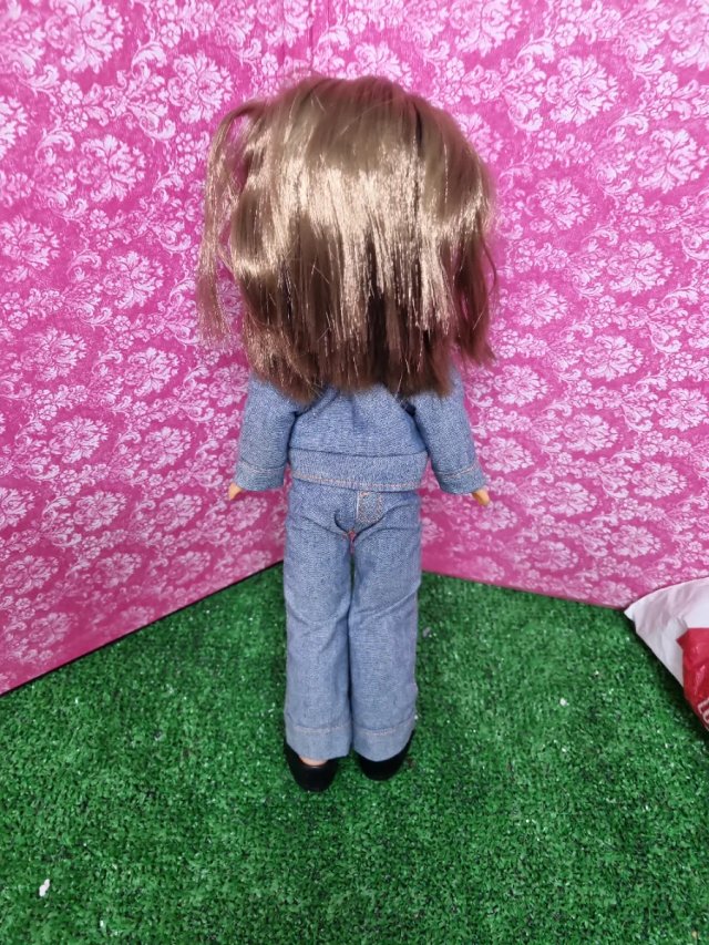 Muñeca con conjunto vaquero