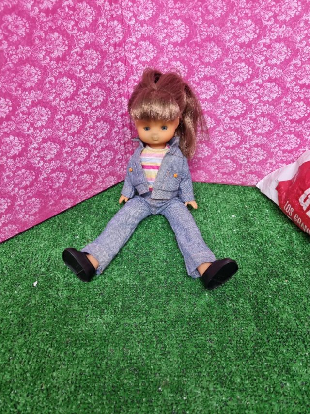 Muñeca con conjunto vaquero