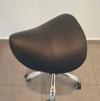 Taburete tipo pony ergonómico