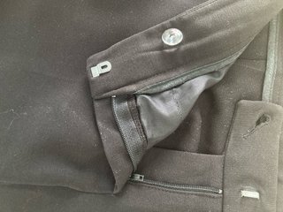 Pantalones de traje negros con bolsillos