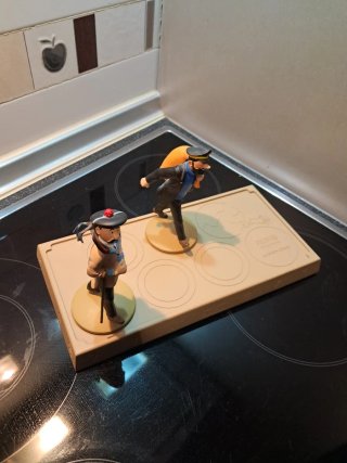 Soporte oficial para exponer figuras de Tintín