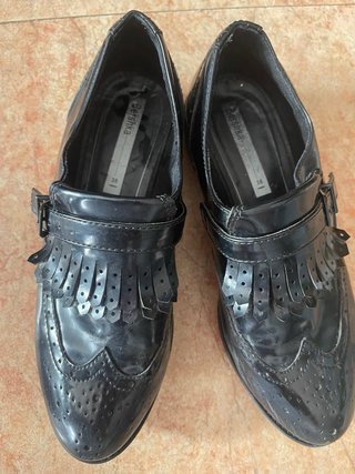 Zapatos Bershka negros talla 38