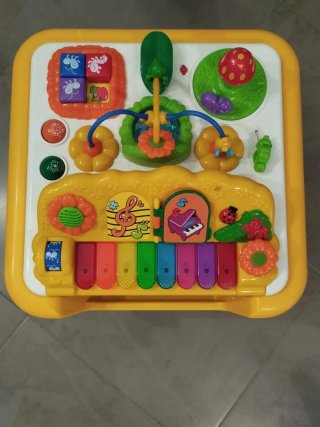 Mesa de juegos infantil