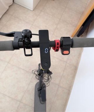 Patinete Xiaomi con cargador